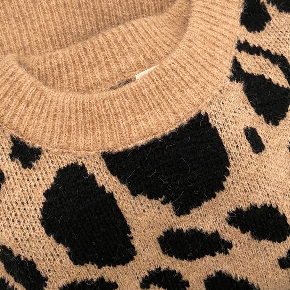 ❄️MOCHA LEOPARD SWEATER - Picture 4 of 9